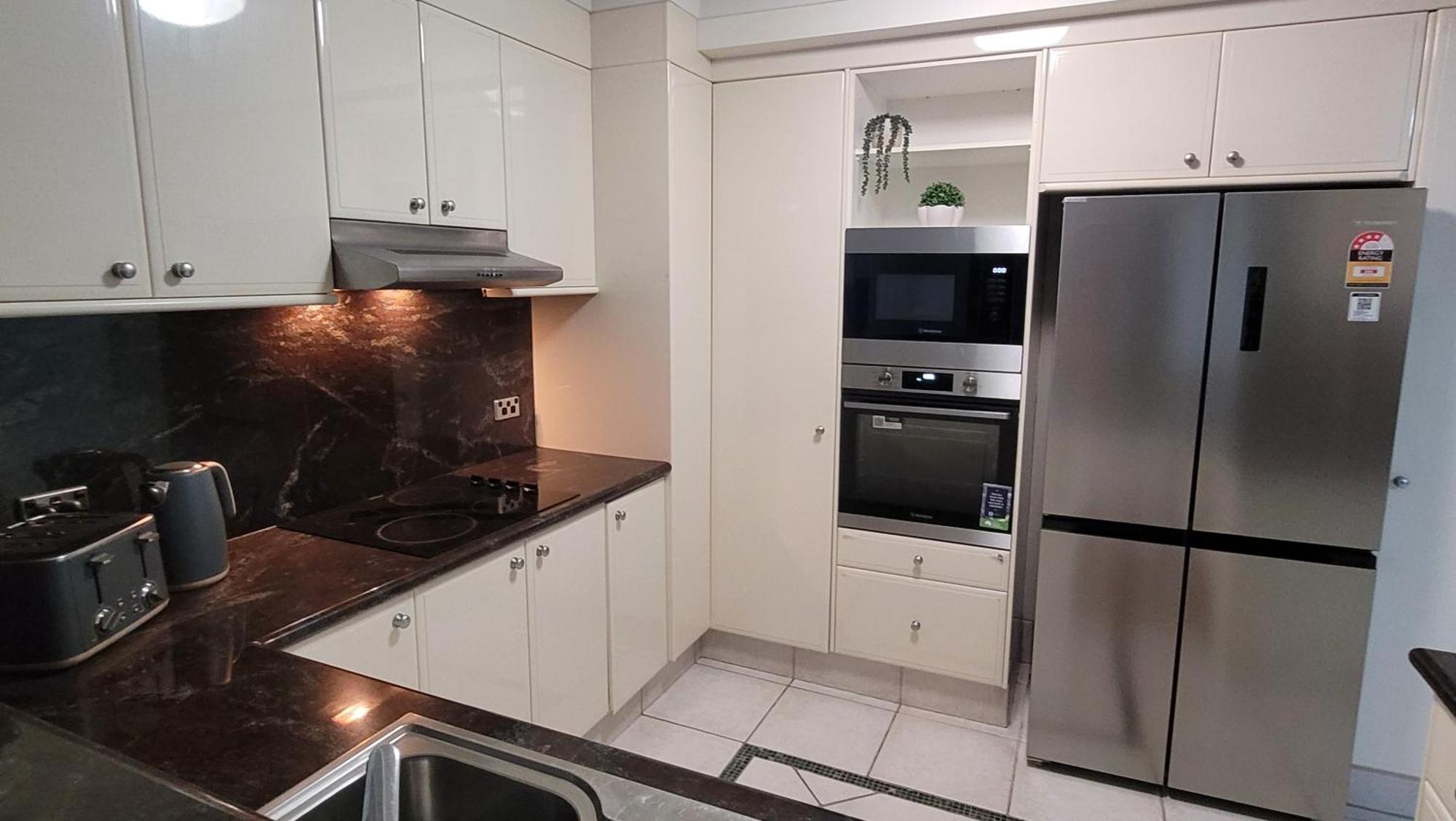 Apr Private Suites Moroccan By The Beach Gold Coast Extérieur photo
